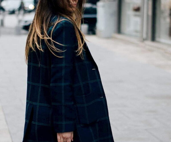 tenue veste à carreaux femme