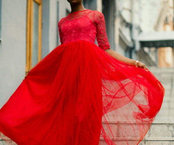 porter des baskets avec une robe