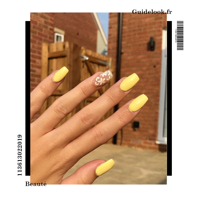 nail art jaune pastel