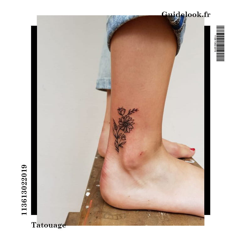 tatouage cheville fleurs séchées