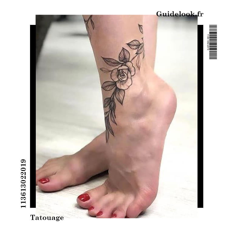 tatouage cheville femme rose
