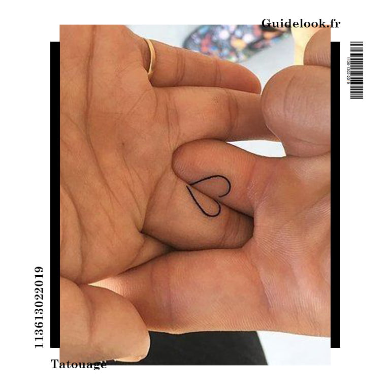 tatouage doigt couple coeur
