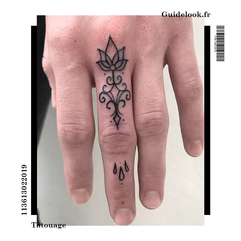 tatouage doigt ornemental