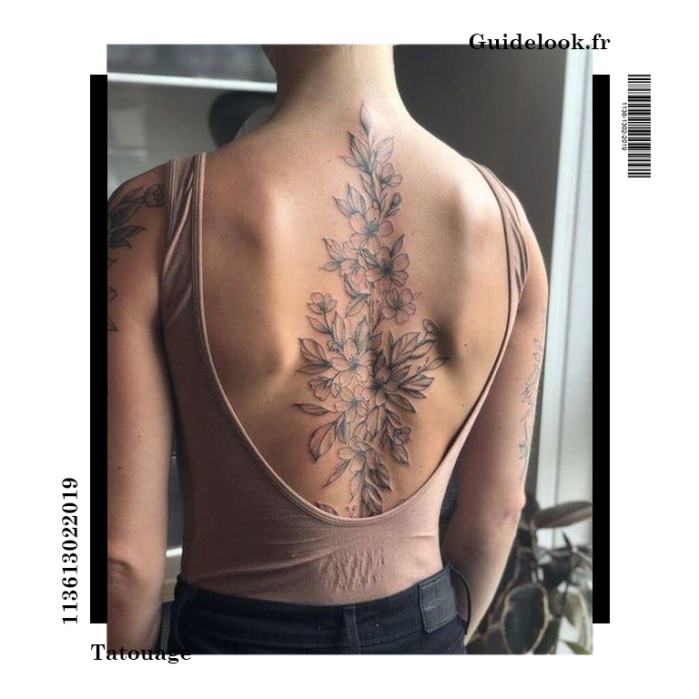 tatouage dos femme floral